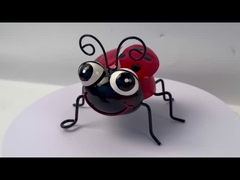 De Tuin van het metaalonzelieveheersbeestje siert de Leuke Decoratie van het Metaalinsect